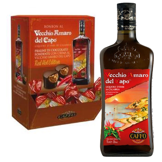 "Vecchio Amaro Del Capo Red Hot Edition (1 lt)" - Amaro Del Capo +"Dolci Praline Di Finissimo Cioccolato Fondente Che Racchiudono Un Delizioso Ripieno Di Crema Al Vecchio Amaro Del Capo Red Hot."